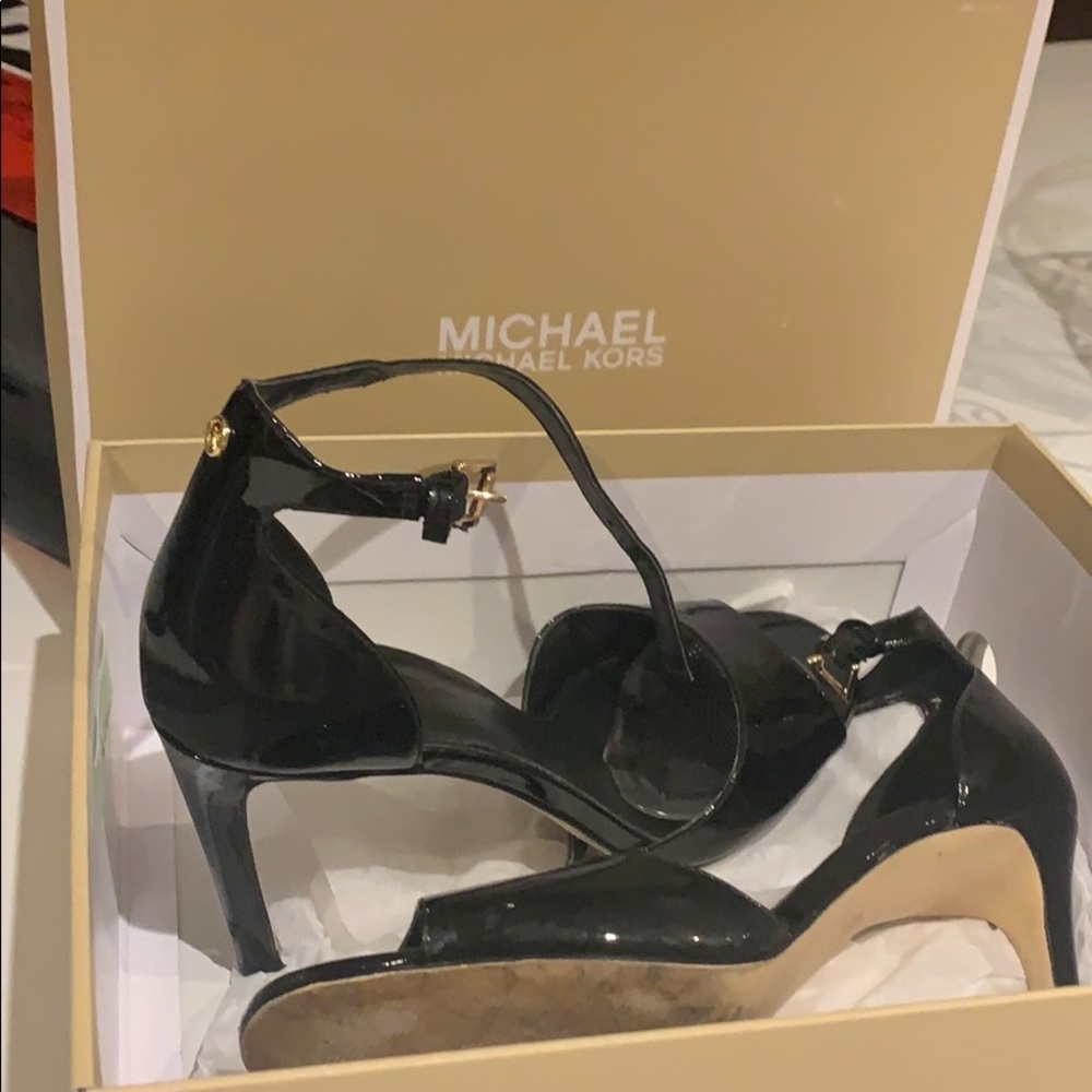 Shoes - Picture 2 of 5